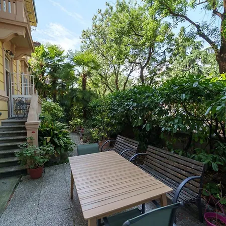Family Residential Refuge 500m From The Center *