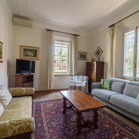 Family Residential Refuge 500m From The Center