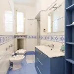 Family Residential Refuge 500m From The Center *