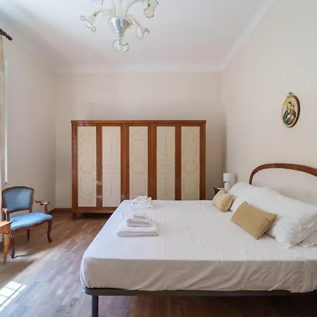Family Residential Refuge 500m From The Center