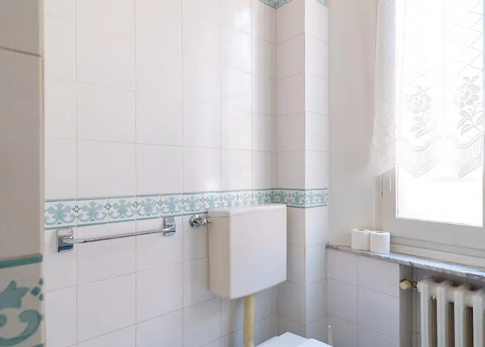 Family Residential Refuge 500m From The Center