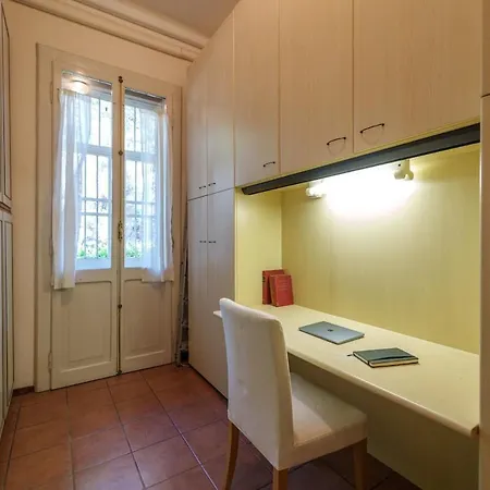 Family Residential Refuge 500m From The Center