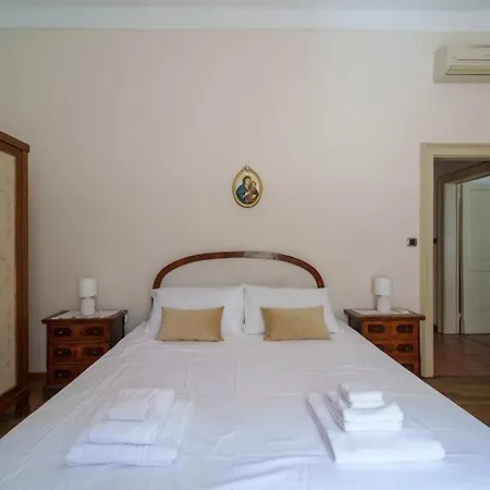 Family Residential Refuge 500m From The Center *
