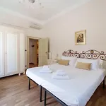 Family Residential Refuge 500m From The Center *
