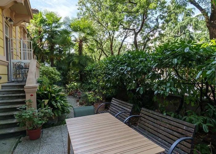 Family Residential Refuge 500m From The Center *