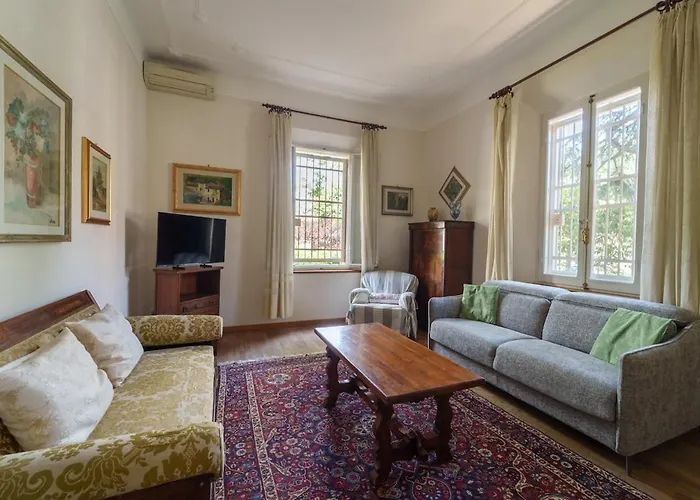 Family Residential Refuge 500m From The Center