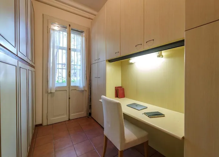 Family Residential Refuge 500m From The Center