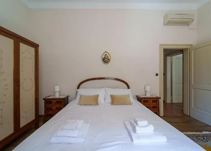 Family Residential Refuge 500m From The Center *