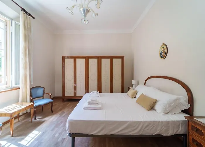 Family Residential Refuge 500m From The Center